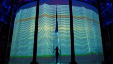 Instalace Ron Arad’s Curtain Call