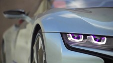 BMW i8 Spyder se ukázal za jízdy do detailu