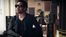 Lenny Kravitz představuje své židle pro Kartell