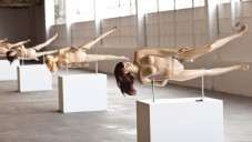 Jennifer Rubell udělala z módních figurín louskáčky