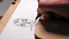 Blind Self Portrait dokáže naučit kreslit i slepého