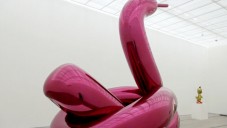 Nahlédněte do unikátní výstavy soch Jeffa Koonse