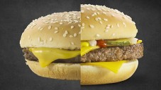 McDonald’s porovnává sendvič z reklamy s reálným