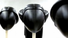 Na výstavě Louis Vuitton ukázány i kožené hlavy