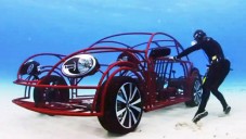 Volkswagen Beetle se stal mořskou klecí proti žralokům