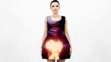 Šaty Interactive Dress mění vzhled díky videomappingu
