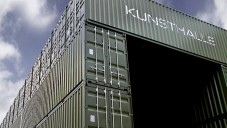 Platoon Kunsthalle se stavělo z dopravních kontejnerů