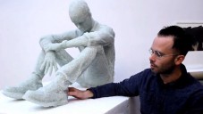 Daniel Arsham popisuje tvorbu svých skleněných soch