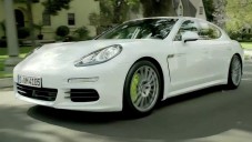 Porsche Panamera S E-Hybrid se ukazuje za jízdy