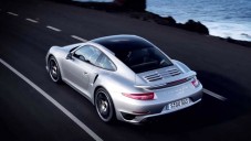 Nové Porsche 911 Turbo ukazuje své inovace za jízdy