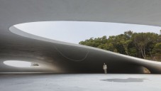 Japonské Teshima Art Museum má tvar louže vody