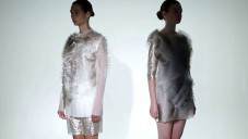 Ying Gao navrhla šaty pohybující se podle hudby