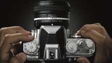 Nikon představil digitální zrcadlovku Df v retro balení