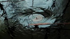 Submerged Turntable je gramofon hrající v černé tůni