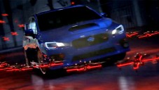 Subaru WRX STI zdolává dráhu vytyčenou létajícími drony