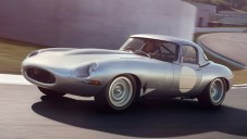 Jaguar ukazuje krásu vozu Lightweight E-type za jízdy