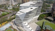 Zaha Hadid ukazuje Jockey Club Innovation Tower