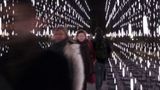 Alley of Light je instalace ze 2 000 ručně vyrobených světel