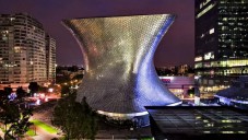 Mexické Museo Soumaya dostalo kosmický tvar a kovový plášť