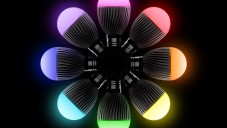 Misfit Bolt je bezdrátově ovládaná multibarevná LED žárovka