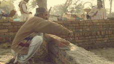 Německý projekt pomáhá v Pákistánu stavět domy z bahna