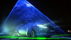 Will.I.Am vytvořil pro Lexus laserovou hudební instalaci