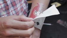 Tech Tats jsou dočasná tetování na kůži nabitá elektronikou