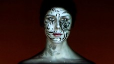 Na obličej Kat Von D byl promítán první živý videomapping