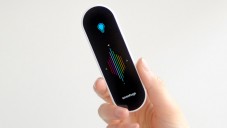 Smart Remote je dotykový dálkový ovladač na domácnost