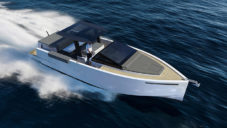 De Antonio Yachts navrhli minimalistický člun D33 Cruiser