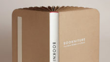 Bookniture je rozkládací kus nábytku ukrytý v malé knize