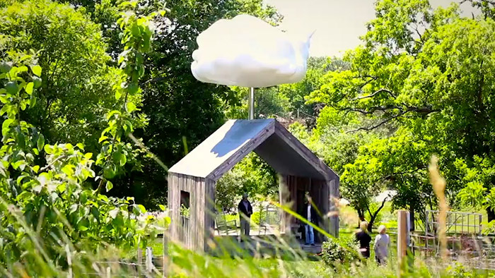 Cloud House je zahradní domek sbírající dešťovou vodu