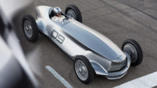 Infiniti odhalilo elektrický retro roadster Prototype 9