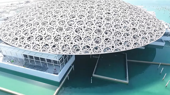 Louvre Abu Dhabi od Jeana Nouvela se otevře ještě letos