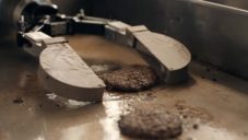 Miso Robotics vyvinuli robota Flippy určeného nejen na otáčení hamburgerů