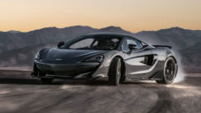 McLaren 600LT je drsný sporťák s výklopnými dveřmi a unikátním výfukem