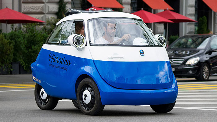 Microlino je malé městské retro vozítko pro dva s nastupováním v čele