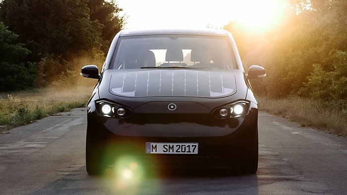 Němečtí Sono Motors uvádí osobní automobil poháněný solární energií
