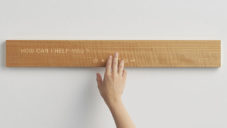 Mui je chytrý kus dřeva z Japonska určený k modernímu ovládání domácnosti