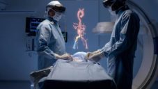 Lékaři ukazují využití rozšířené reality s brýlemi HoloLens 2 v medicíně