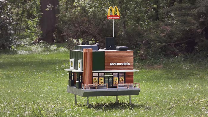 McHive je funkční včelí úl a nejmenší restaurace McDonald’s na světě
