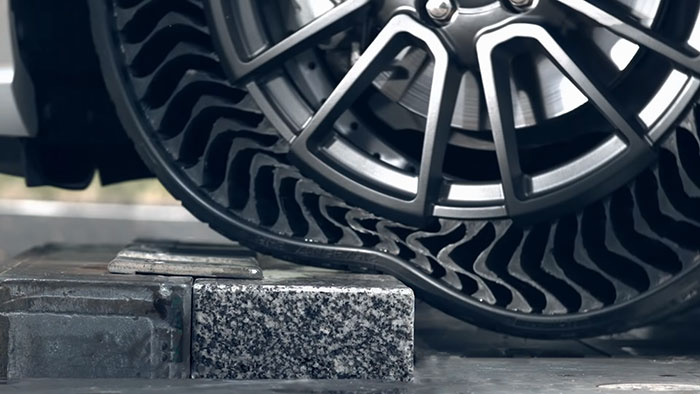 Michelin představil bezvzduchové pneumatiky brzké budoucnosti Uptis