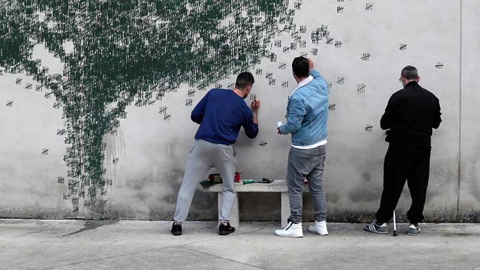 Pejac pomaloval betonové zdi nejstaršího španělského vězení El Dueso