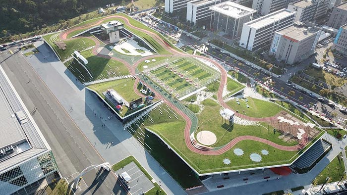 Hangzhou postavilo výstavní a kongresové centrum se sportovištěm na střeše