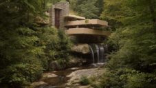 Kameramani natočili proslulou rezidenci Fallingwater s pomocí dronů