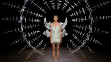 Iris van Herpen představila hypnotizující módní kolekci Hypnosis