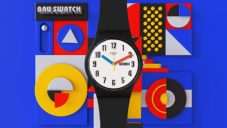 Swatch slaví 100 let školy Bauhaus hravou kolekcí hodinek Bau