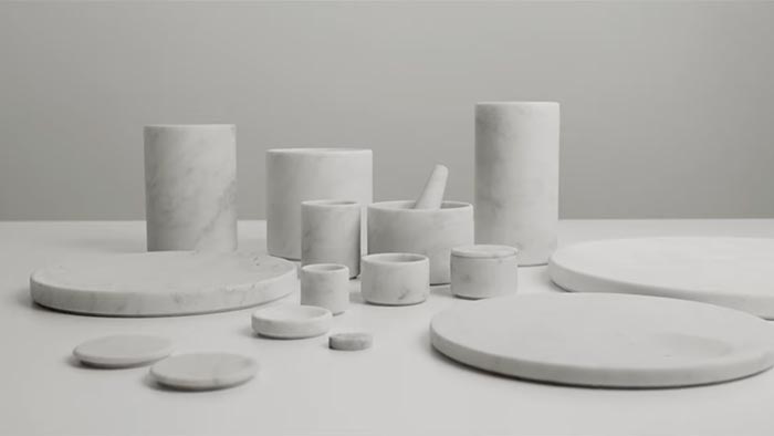 John Pawson navrhl minimalistickou kolekci nádob z mramoru Ellipse
