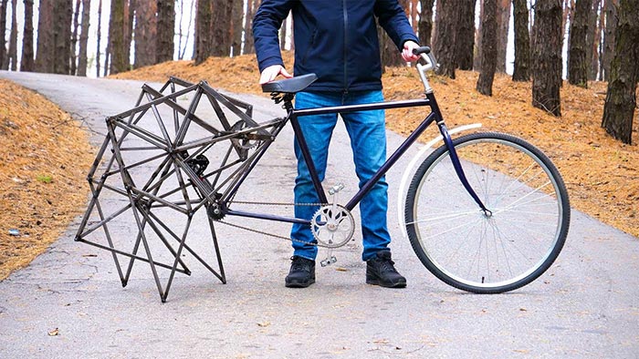Americký tým kutilů vyrobil chodící jízdní kolo ze 400 komponentů