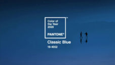 Pantone vyhlásilo odstín Classic Blue barvou pro rok 2020